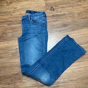 Women size 4 boot leg lucky brand jeans.